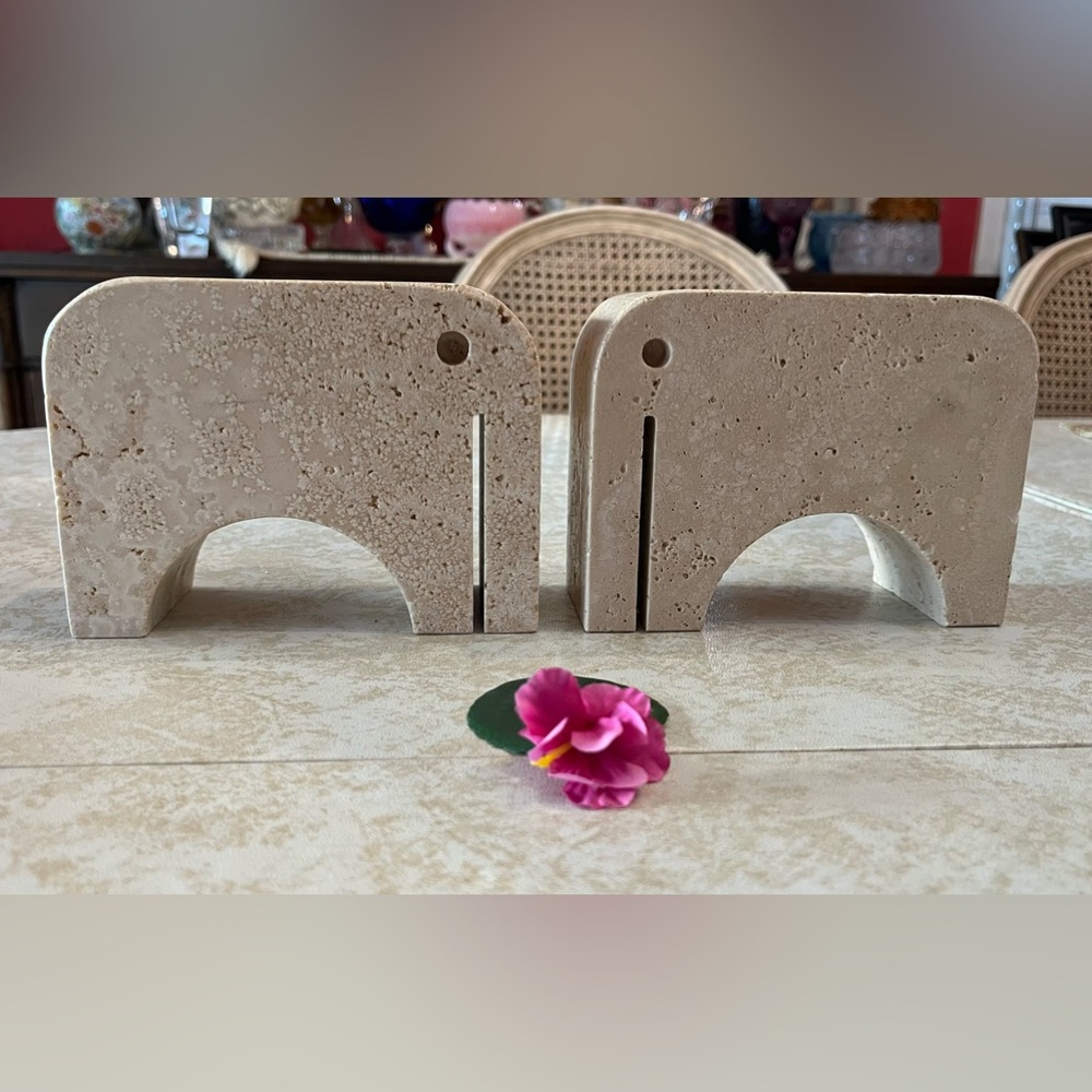 MCM Pair Fratelli Mannelli Travertine Marble Elephants 1970s Florence, Italy
